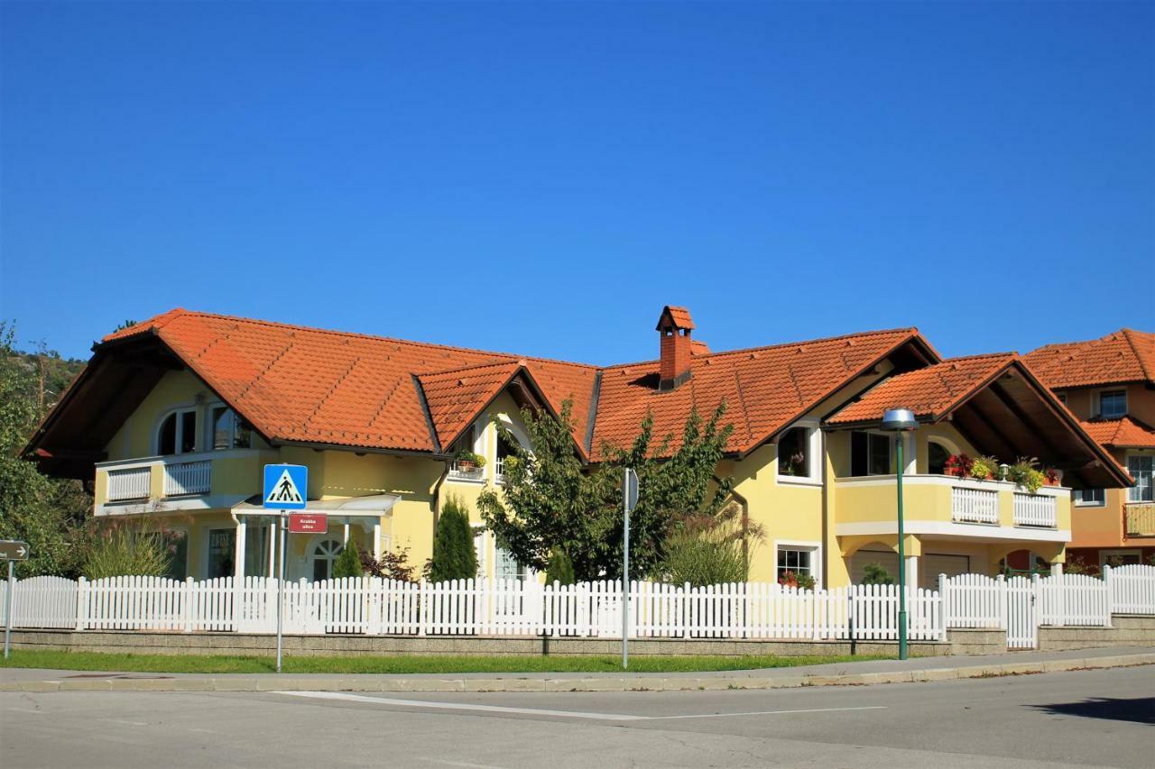 Yellow Dreamhouse Postojna Dış mekan fotoğraf