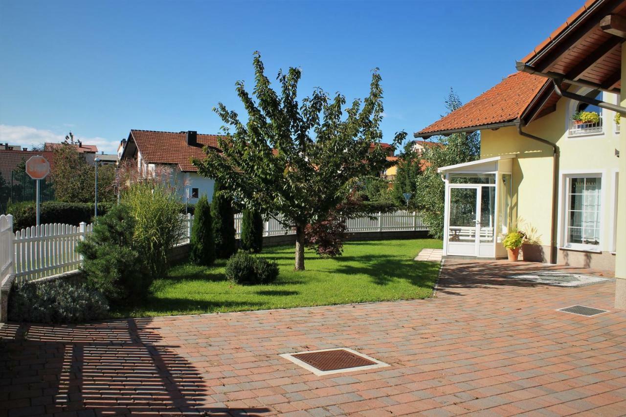 Yellow Dreamhouse Postojna Dış mekan fotoğraf